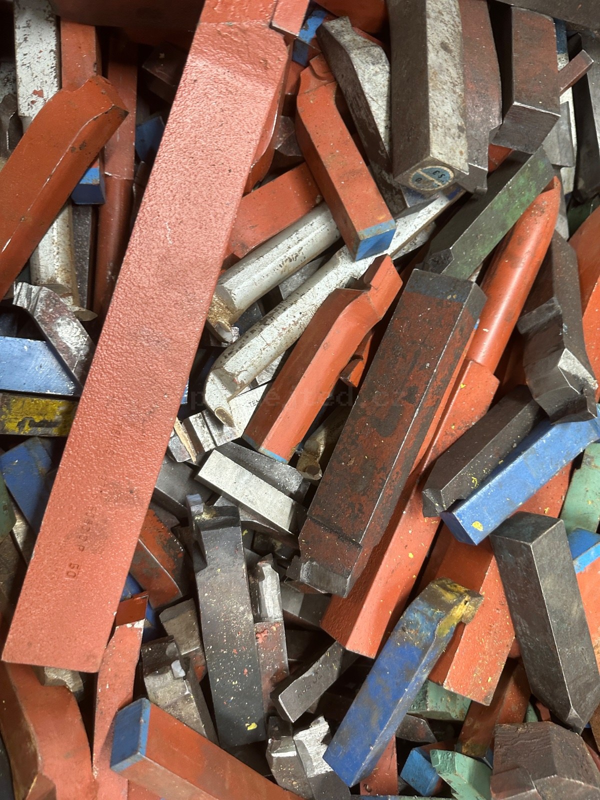 Výkup pájených soustružnických nožů s TK plátkem a tvrdokovovým břitem